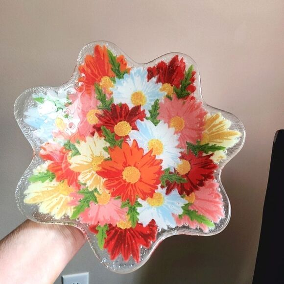 Vintage Spring Flower Dish with Scalloped Edges, Orange, Yellow, Green - Picture 2 of 3